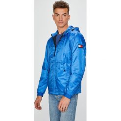 Tommy Hilfiger - Kurtka. Niebieskie kurtki męskie Tommy Hilfiger, m, bez wzorów, z materiału, z kapturem. W wyprzedaży za 739.90 zł.