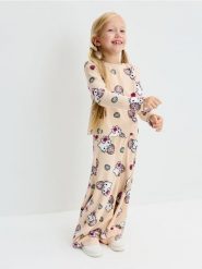 Komplet: koszulka i spodnie Hello Kitty - beżowy. Brązowe koszulki dziewczęce Sinsay, l, bez wzorów, bez ramiączek. Za 49.99 zł.