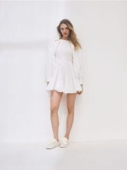 Nylonowa kurtka bomber - biały. Białe kurtki damskie Reserved, l, bez wzorów, z nylonu, bez kaptura. W wyprzedaży za 139.99 zł.