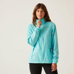 Damska kurtka trekkingowa przeciwdeszczowa Corinne IV. Czerwone kurtki damskie Regatta, bez kaptura. W wyprzedaży za 229.99 zł.