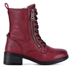 Trzewiki Mustang. Czerwone botki damskie Mustang, bez obcasa, na słupku, bez zapięcia. Za 349.99 zł.