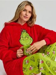 Bluza snuddie z haftem Grinch - czerwony. Czerwone bluzy bez kaptura damskie Sinsay, l. Za 69.99 zł.