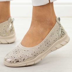 Beżowe ażurowe skórzane baleriny damskie Jezzi 9997. Brązowe baleriny damskie Jezzi, w ażurowe wzory, z jeansu, bez obcasa, na płaskiej podeszwie. Za 189.00 zł.