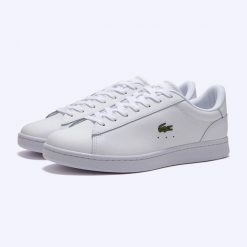 Sneakersy męskie Carnaby Set buty sportowe tenisówki trampki białe. Białe trampki i tenisówki męskie Lacoste, bez wzorów, bez zapięcia. Za 419.00 zł.