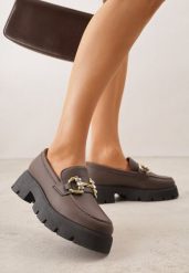 Brązowe Mokasyny na Grubej Tłoczonej Podeszwie z Metaliczną Klamrą i Cyrkoniami Renisea. Brązowe mokasyny damskie Born2be, z jeansu. Za 89.99 zł.