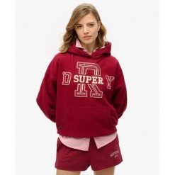 Bluza z kapturem Ath Ess Appliq Relaxed. Czerwone bluzy sportowe damskie Superdry., z bawełny. W wyprzedaży za 259.95 zł.