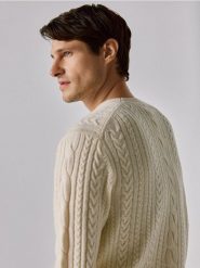 Sweter z wełną merino - złamana biel. Swetry męskie Reserved, l, bez wzorów, z dzianiny, bez kołnierzyka. Za 249.99 zł.