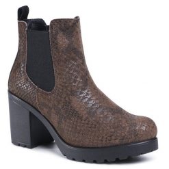 Botki Lasocki. Brązowe botki damskie Lasocki, bez obcasa, na słupku, bez zapięcia. Za 111.99 zł.