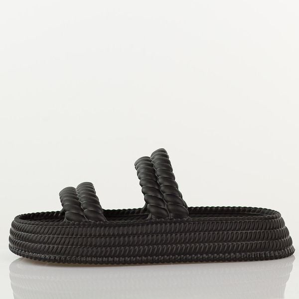 Czarne lekkie piankowe klapki damskie DiA 51-001. Czarne klapki damskie DiA, bez wzorów, z dresówki, bez obcasa, na platformie. Za 79.00 zł.