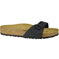 Klapki Birkenstock Madrid Bf 40791 czarne. Czarne klapki damskie bez wzorów, z materiału, bez obcasa. Za 461.14 zł.