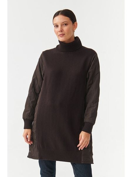 TATUUM Sukienka dzianinowa w kolorze brązowym rozmiar: XL. Brązowe sukienki damskie Tatuum, xl, bez wzorów, z dzianiny, bez kołnierzyka, bez ramiączek, midi. Za 235.50 zł.