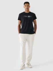 4F T-shirt regular z nadrukiem męski - czarny S. Czarne t-shirty męskie 4f, m, bez wzorów, z bawełny, bez kołnierzyka. W wyprzedaży za 39.99 zł.