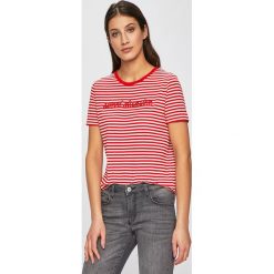 Jacqueline de Yong - Top. Czerwone topy damskie Jacqueline de Yong, m, bez wzorów, z dzianiny, bez kołnierzyka. W wyprzedaży za 27.90 zł.
