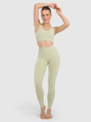 4F Legginsy do jogi i pilatesu bezszwowe damskie - zielone M/L. Zielone legginsy sportowe damskie 4f, l, bez wzorów, z materiału, z podwyższonym stanem, na jogę i pilates. Za 149.99 zł.