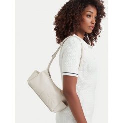 Torebka Calvin Klein. Białe torebki klasyczne damskie CALVIN KLEIN, bez wzorów, bez dodatków. Za 409.99 zł.