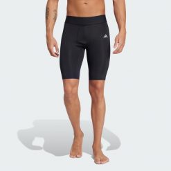 Legginsy TECHFIT Short. Czarne szorty męskie Adidas, bez wzorów, z materiału, sportowe. Za 129.00 zł.