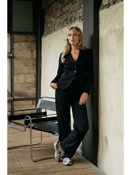 &Co Woman Spodnie "Perfaite" w kolorze czarnym rozmiar: XS. Czarne spodnie materiałowe damskie &Co Woman, bez wzorów, z materiału, z podwyższonym stanem. Za 164.79 zł.