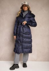 Granatowa Pikowana Kurtka z Kapturem Paskiem z Klamrą i Eleganckim Kołnierzem Vailana. Niebieskie kurtki damskie Renee, l, bez wzorów, z jeansu, z kapturem. Za 269.99 zł.