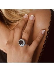 Les Petites Précieuses Srebrny pierścionek z kamieniami szlachetnymi rozmiar: 50. Czarne pierścionki damskie Les Petites Précieuses, z cyrkonią, srebrne. Za 347.99 zł.