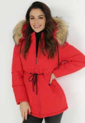 Czerwona Kurtka Hekadina. Czerwone kurtki damskie Born2be, l, bez wzorów, z futra, bez kaptura. Za 69.99 zł.