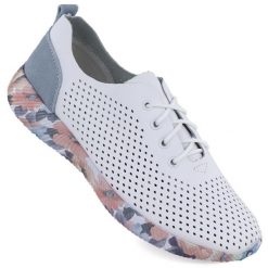 Skórzane półbuty damskie ażurowe białe Artiker 58C0586. Białe półbuty damskie Artiker, w ażurowe wzory, ze skóry, bez obcasa. Za 199.99 zł.