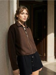 Luźne muślinowe szorty z kieszeniami - czarny. Czarne szorty damskie Sinsay, bez wzorów. Za 29.99 zł.