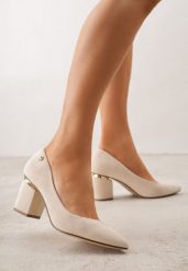 Beżowe Czółenka na Słupku z Wkładką ze Skóry Naturalnej i Metaliczną Ozdobą Dynaste. Brązowe czółenka damskie Renee, z aplikacjami, ze skóry, bez obcasa, na słupku. Za 109.99 zł.