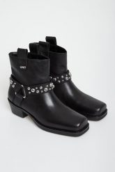 Botki damskie skórzane biker LIU JO. Botki damskie Liu Jo, bez obcasa, bez zapięcia. W wyprzedaży za 699.30 zł.