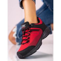 Buty trekkingowe damskie na grubej podeszwie DK czerwone. Czerwone obuwie trekkingowe damskie . Za 197.04 zł.