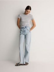 Bawełniany t-shirt - jasnoszary. Szare t-shirty damskie Reserved, l, bez wzorów, z bawełny, bez kołnierzyka. W wyprzedaży za 29.99 zł.