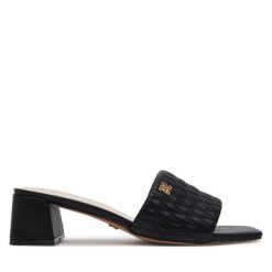 Klapki Nine West. Czarne klapki damskie Nine West, bez wzorów, bez obcasa. Za 179.99 zł.
