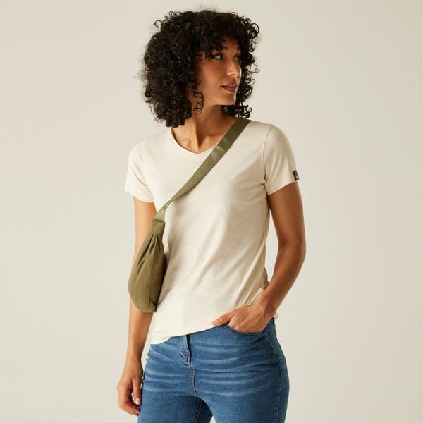 Koszulka turystyczna damska Elkie. Białe bluzki damskie Regatta, bez wzorów, z bawełny, sportowe, bez kołnierzyka, bez ramiączek. Za 134.50 zł.