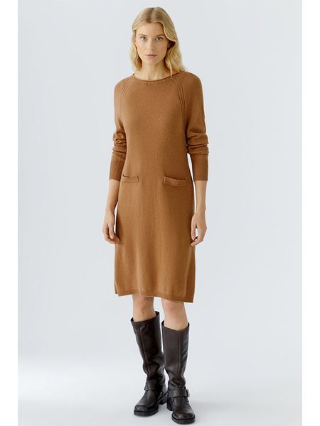 Oui Dzianinowa sukienka w kolorze karmelowym rozmiar: 36. Brązowe sukienki damskie Oui, na co dzień, bez wzorów, z dzianiny, bez kołnierzyka, bez ramiączek, midi, proste. Za 440.28 zł.