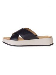 S.Oliver Skórzane klapki w kolorze granatowym rozmiar: 38. Niebieskie klapki damskie S.Oliver, bez wzorów, bez obcasa, na platformie. Za 127.65 zł.