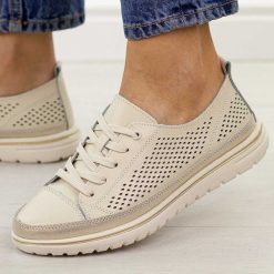 Beżowe ażurowe skórzane półbuty damskie Jezzi 8704. Brązowe półbuty damskie Jezzi, w ażurowe wzory, z jeansu, casualowe, z okrągłym noskiem, bez obcasa, na płaskiej podeszwie. Za 229.00 zł.