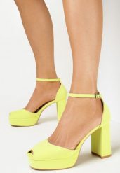 Żółte Sandały na Słupku i Platformie z Noskiem Peep Toe Jelesia. Żółte sandały damskie Born2be, bez wzorów, bez obcasa, na obcasie. Za 34.99 zł.