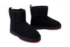 EMU AUSTRALIA Sharky Mini W12434 black/cherry, botki damskie. Czarne botki damskie Emu Australia, z gumy, bez obcasa, bez zapięcia. Za 699.90 zł.