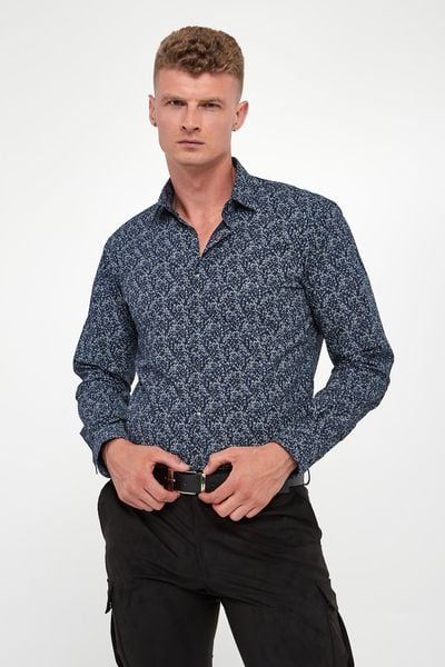 Koszula męska z wzorem KARL LAGERFELD. Koszule męskie Karl Lagerfeld, m, bez wzorów, bez kołnierzyka, bez ramiączek. W wyprzedaży za 454.30 zł.