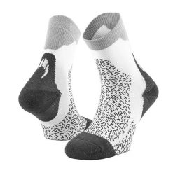 Skarpety z ekstremalnym chwytem (Extreme Grip Sock). Białe skarpetki damskie HO SOCCER, bez wzorów, z bawełny. Za 161.46 zł.