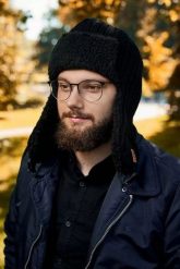 Zimowa czapka uszatka z polarem Brødrene cz3 czarna 9914. Czarne czapki męskie na zimę, bez wzorów, z polaru. Za 98.00 zł.