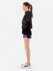 Kurtka przeciwwiatrowa krótka Damska Bieganie VENTIL WINDBREAKER. Czarne kurtki do biegania damskie BODYCROSS, m, bez wzorów, z materiału, z kapturem. Za 490.99 zł.