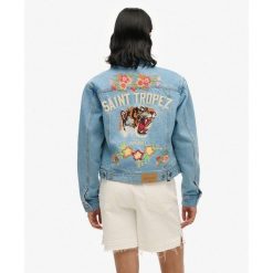 Kurtka jeansowa ozdobiona. Niebieskie kurtki damskie Superdry., bez wzorów, z jeansu, bez kaptura. W wyprzedaży za 394.45 zł.