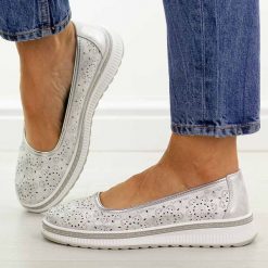 Srebrne ażurowe skórzane baleriny damskie S.Barski 7038. Szare baleriny damskie S.BARSKI, w ażurowe wzory, z jeansu, bez obcasa, na płaskiej podeszwie. Za 229.00 zł.