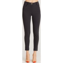 SPODNIE Elisabetta Franchi. Czarne spodnie materiałowe damskie Elisabetta Franchi, bez wzorów, z materiału, z podwyższonym stanem. Za 1,299.00 zł.