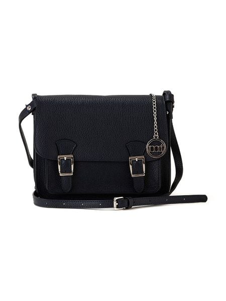 Mia Tomazzi Skórzana torebka "Ontani" w kolorze granatowym - 26 x 18 x 9 cm rozmiar: onesize. Niebieskie torebki klasyczne damskie Mia Tomazzi, bez wzorów, z materiału, bez dodatków. Za 260.99 zł.