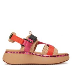 Sandały Steve Madden. Brązowe sandały damskie Steve Madden, bez wzorów, bez obcasa, na koturnie. Za 319.99 zł.