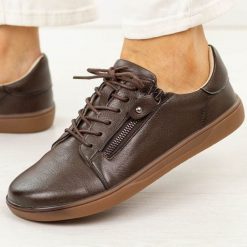 Barefoot czekoladowe skórzane półbuty damskie Potocki 19503. Brązowe półbuty damskie POTOCKI, bez wzorów, z dzianiny, casualowe, bez obcasa, na płaskiej podeszwie. Za 249.00 zł.
