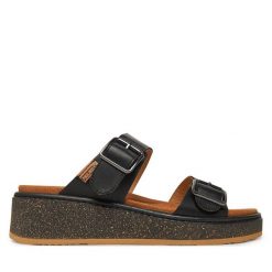 Klapki Pikolinos. Czarne klapki damskie Pikolinos, bez wzorów, bez obcasa. Za 439.99 zł.