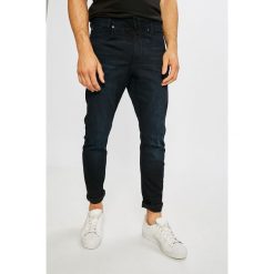 G-Star Raw - Jeansy D-Staq. Niebieskie jeansy męskie G-Star Raw. W wyprzedaży za 449.90 zł.