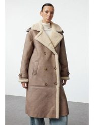 Trendyol Płaszcz zimowy w kolorze jasnobrązowym rozmiar: 42. Brązowe płaszcze damskie Trendyol, na zimę, bez wzorów, z puchu. Za 65.99 zł.